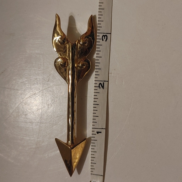 Gold Tone Arrow Brooch - Picture 5 of 5